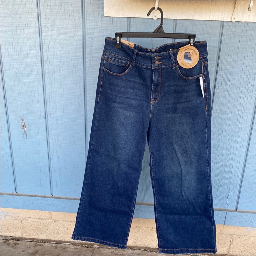 Curve Appeal High-Rise Wide Leg Jeans